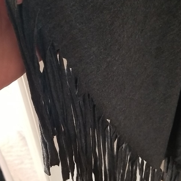 Acting Pro charcoal fringe cape/poncho - Picture 2 of 3
